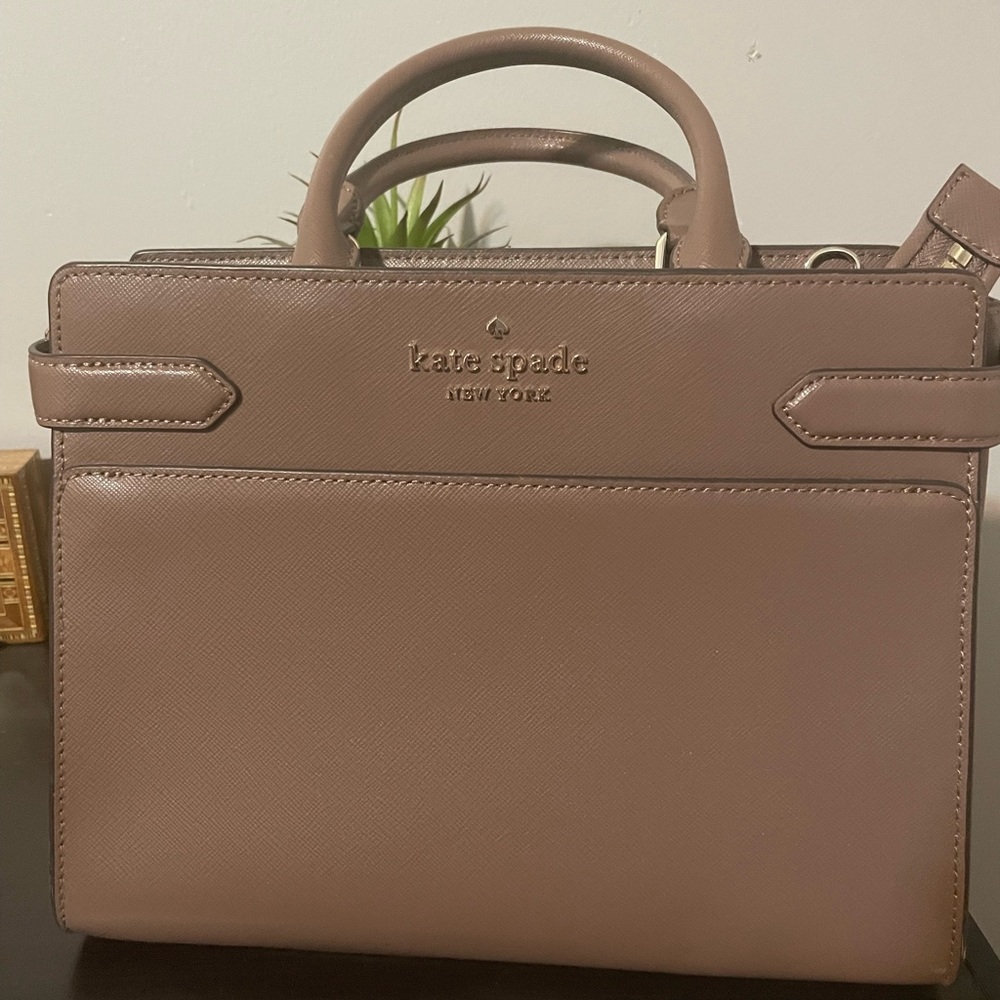 NEW MINT CONDITION KATE SPADE PURSE